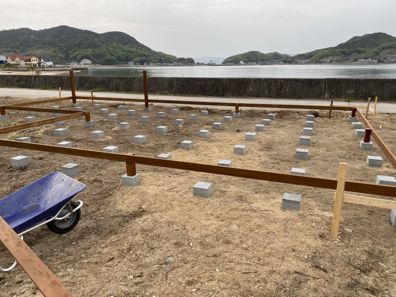 ウッドデッキ製作 ④束柱・根太張り | Island Camp 百島（アイランドキャンプ百島）